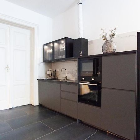 Real Deluxe Next To Danube Apartment Budapest Luaran gambar