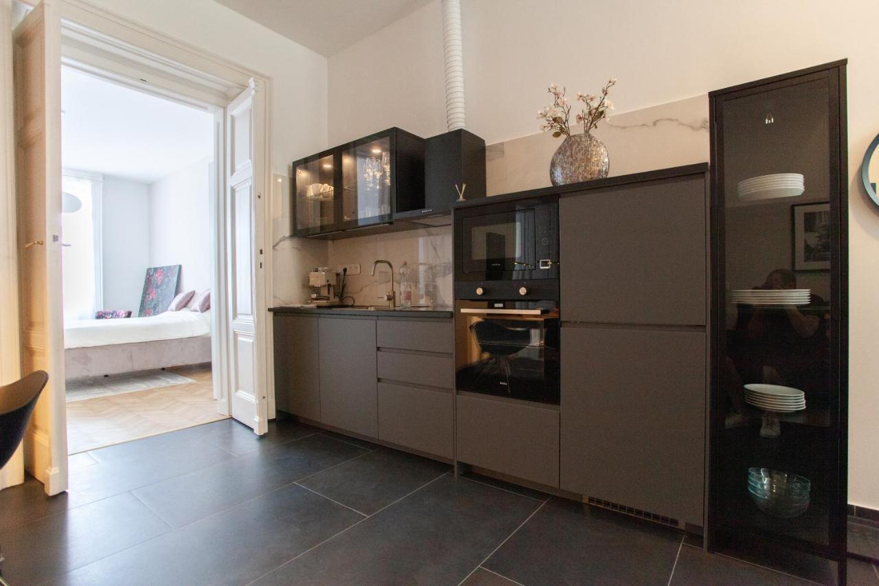 Real Deluxe Next To Danube Apartment Budapest Luaran gambar