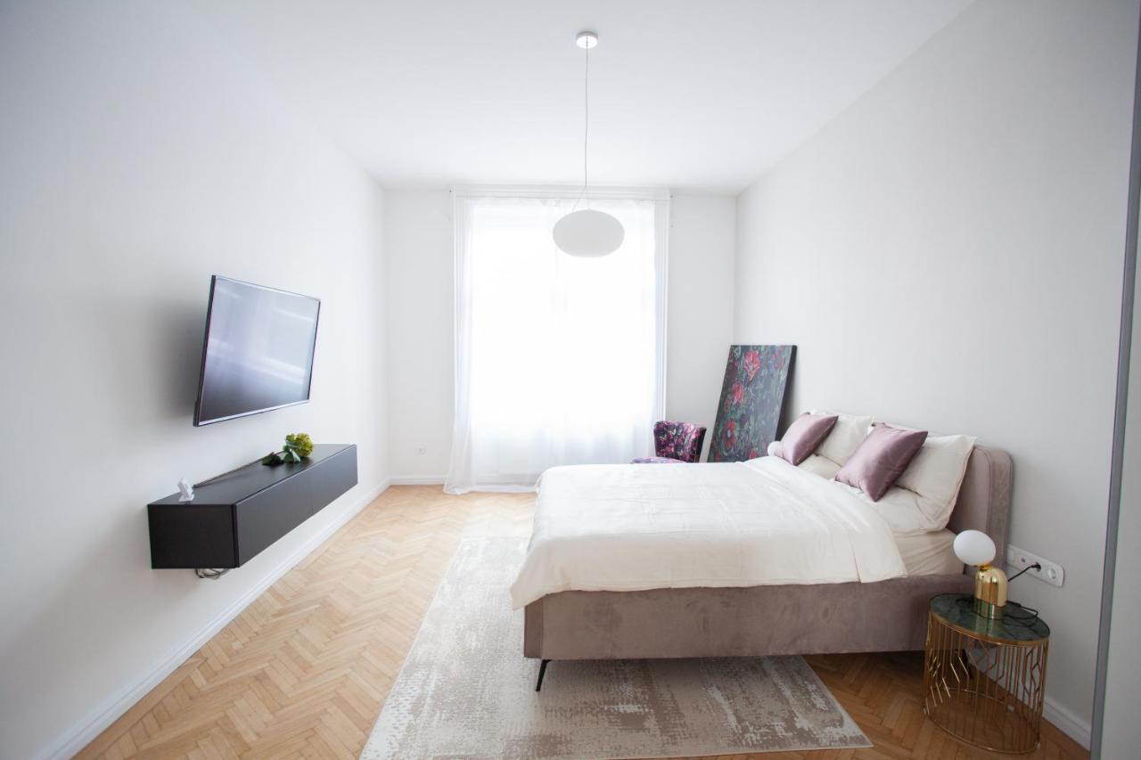 Real Deluxe Next To Danube Apartment Budapest Luaran gambar