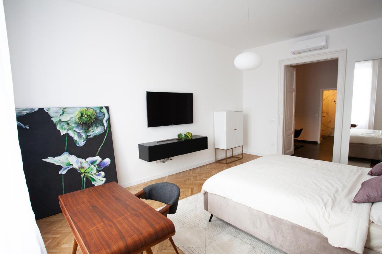 Real Deluxe Next To Danube Apartment Budapest Luaran gambar