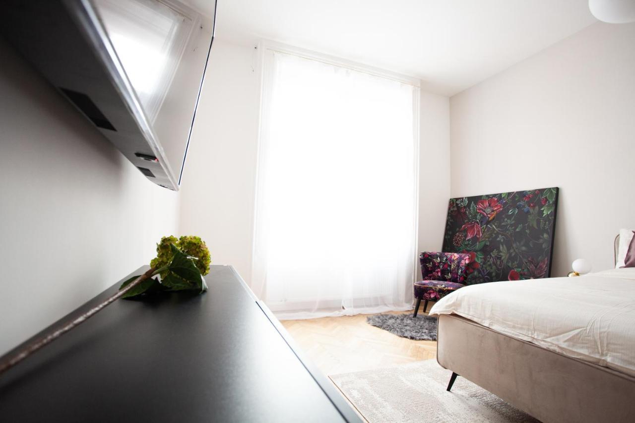 Real Deluxe Next To Danube Apartment Budapest Luaran gambar