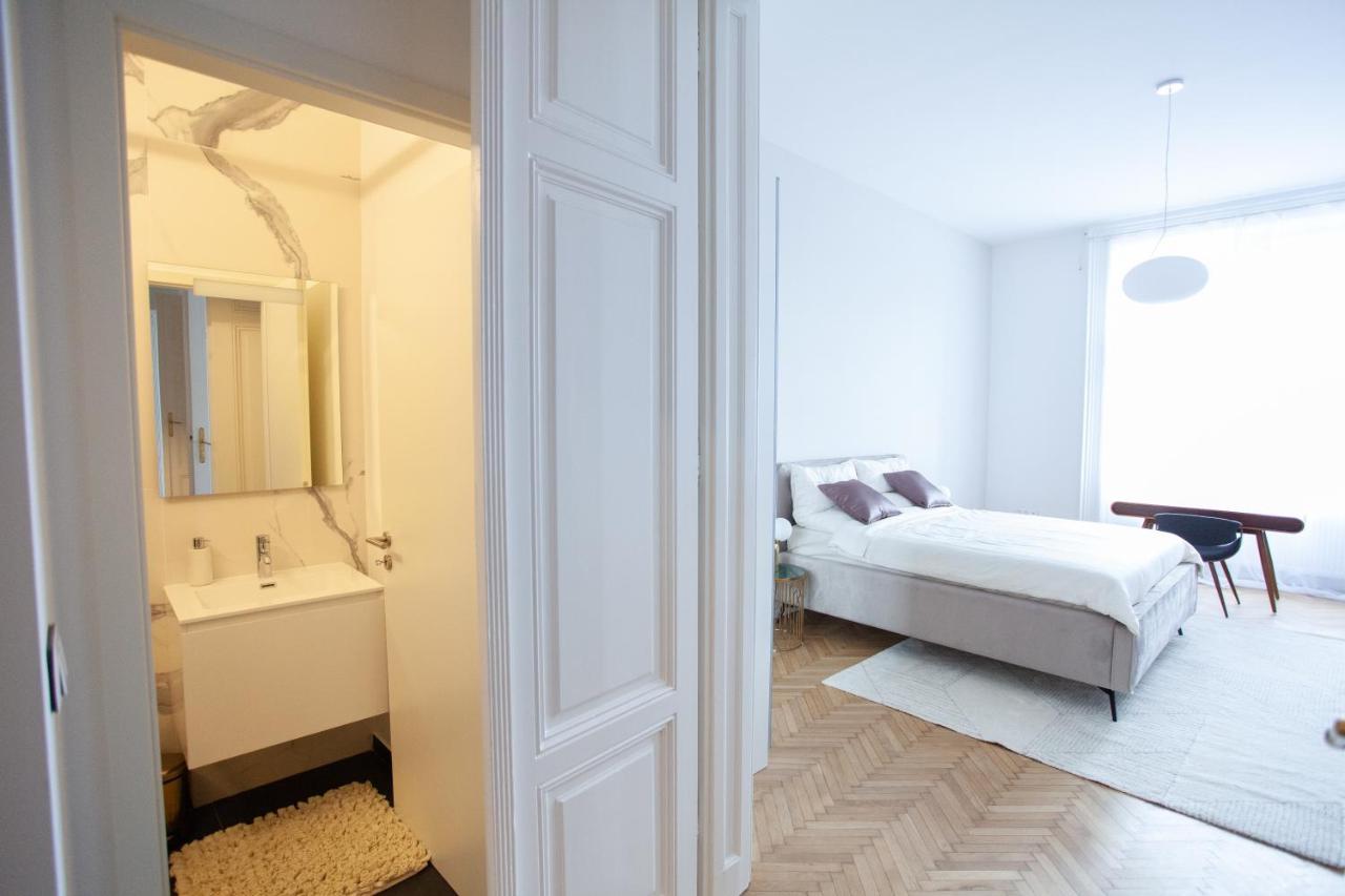 Real Deluxe Next To Danube Apartment Budapest Luaran gambar
