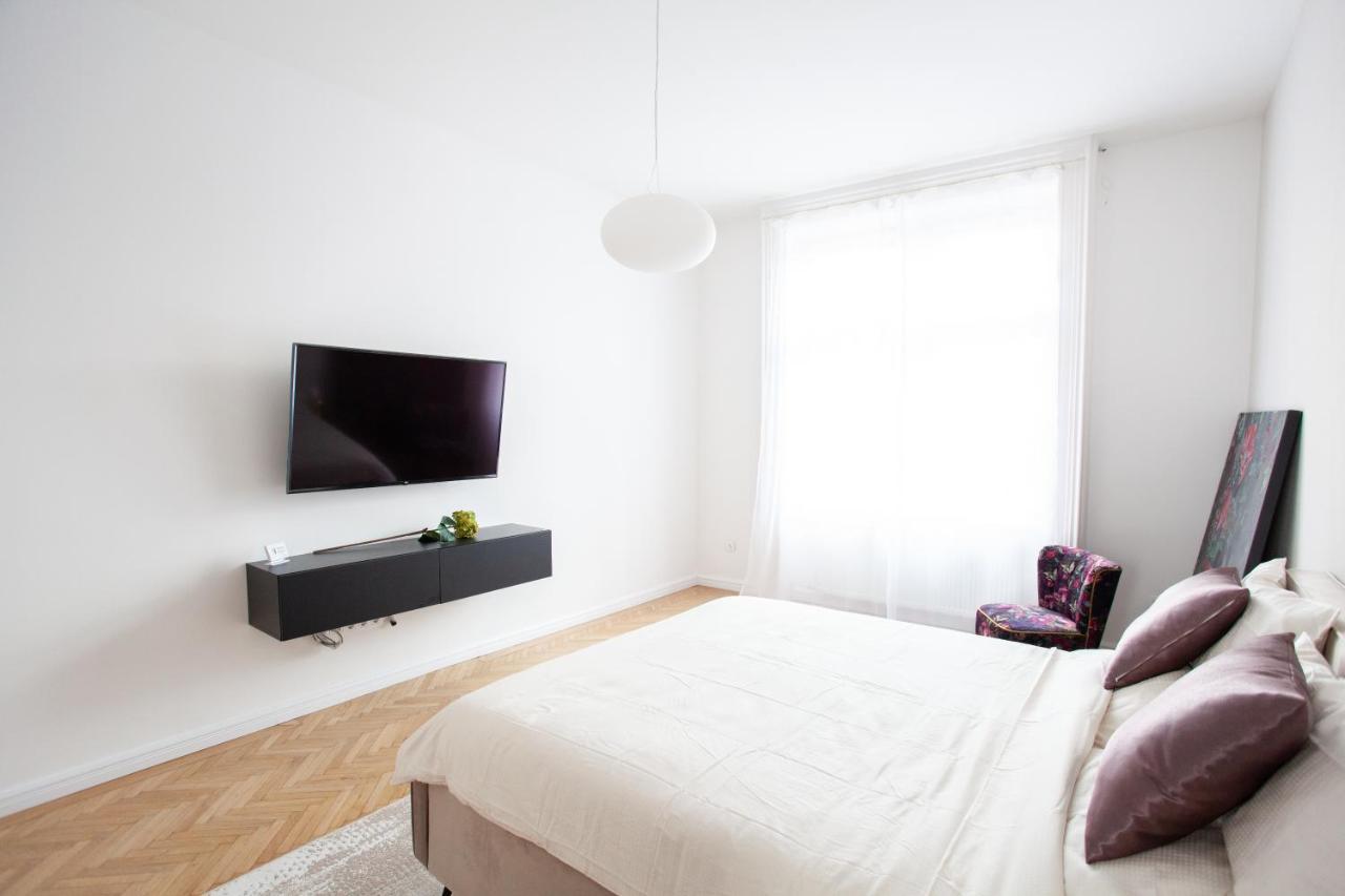 Real Deluxe Next To Danube Apartment Budapest Luaran gambar